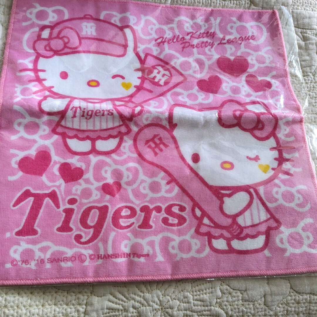 サンリオ(サンリオ)の更に値下げ！未使用　キティちゃんTigersミニタオル♡ エンタメ/ホビーのアニメグッズ(タオル)の商品写真