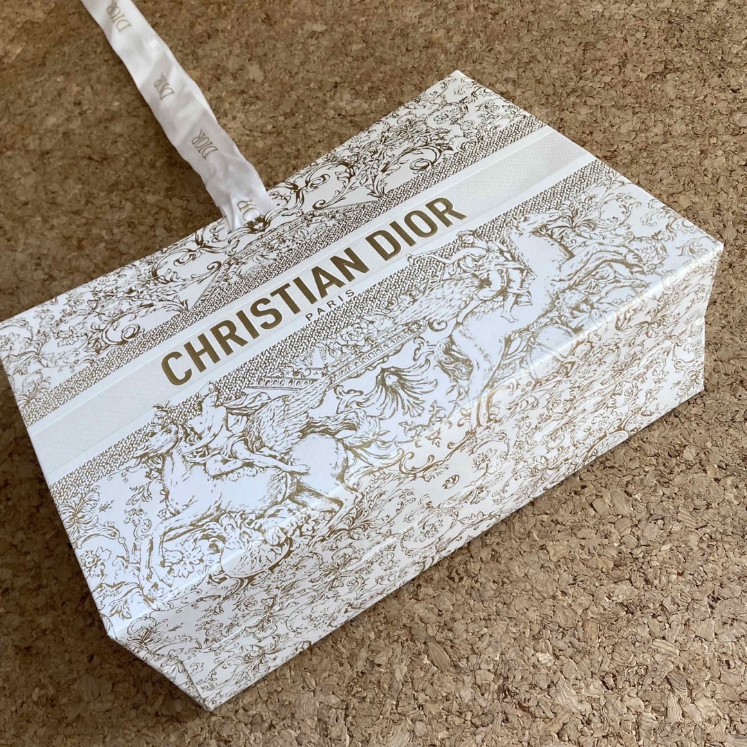 Christian Dior(クリスチャンディオール)のディオール　フレグランス　キャンドル　ギフトBOX等付き コスメ/美容のリラクゼーション(キャンドル)の商品写真