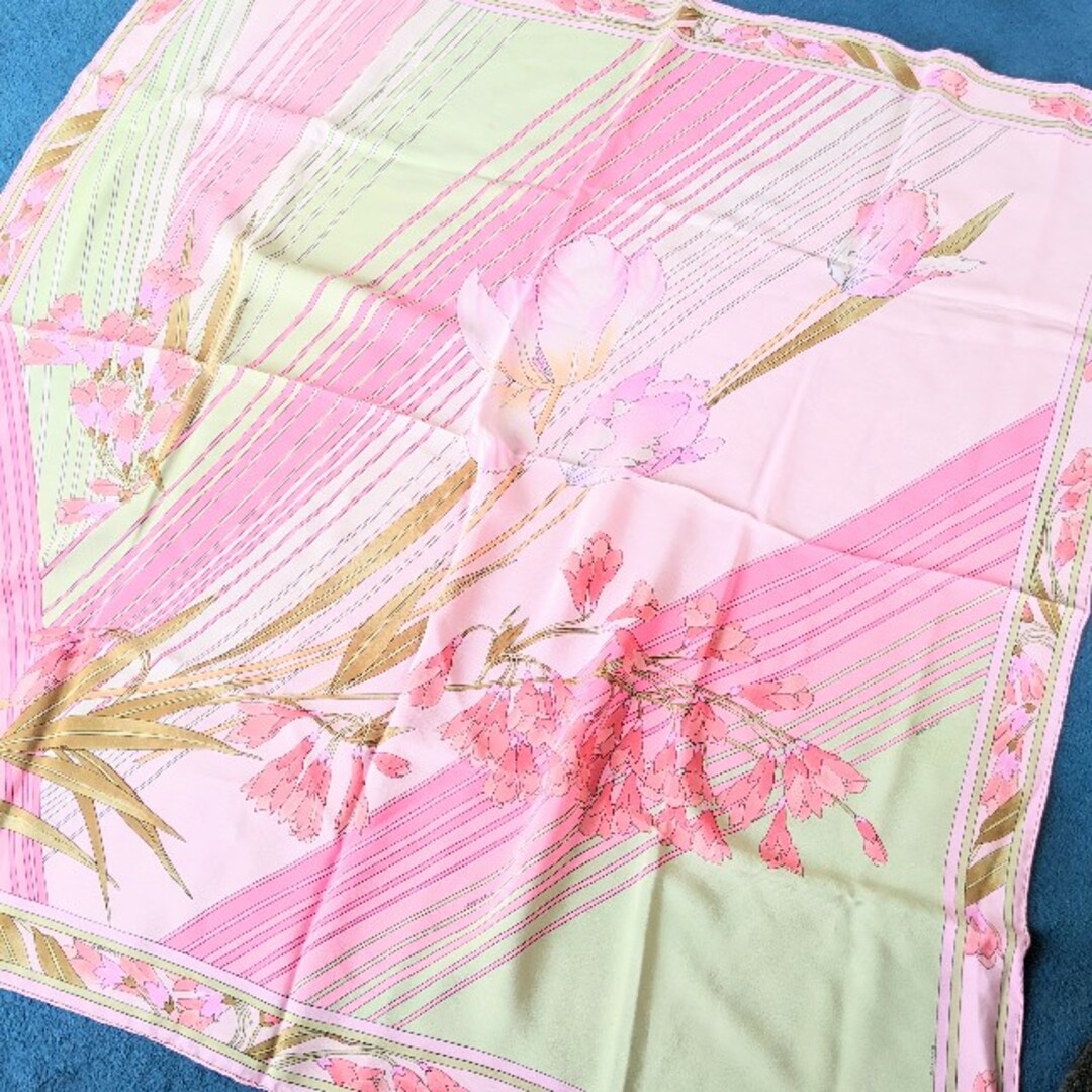 1589新品未使用　レオナール　スカーフ　最高級シルク100　ピンク　花柄　ラメ