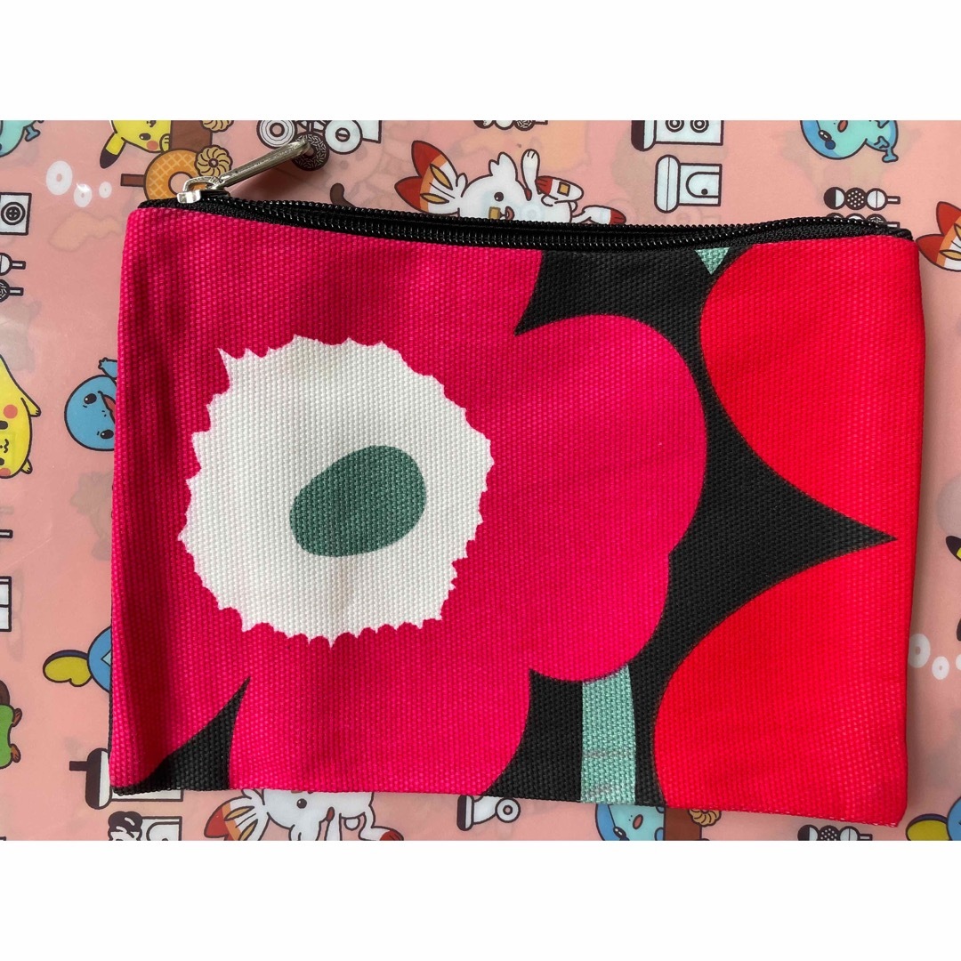 marimekko - 新品未使用 マリメッコのメイクポーチ marimekko赤