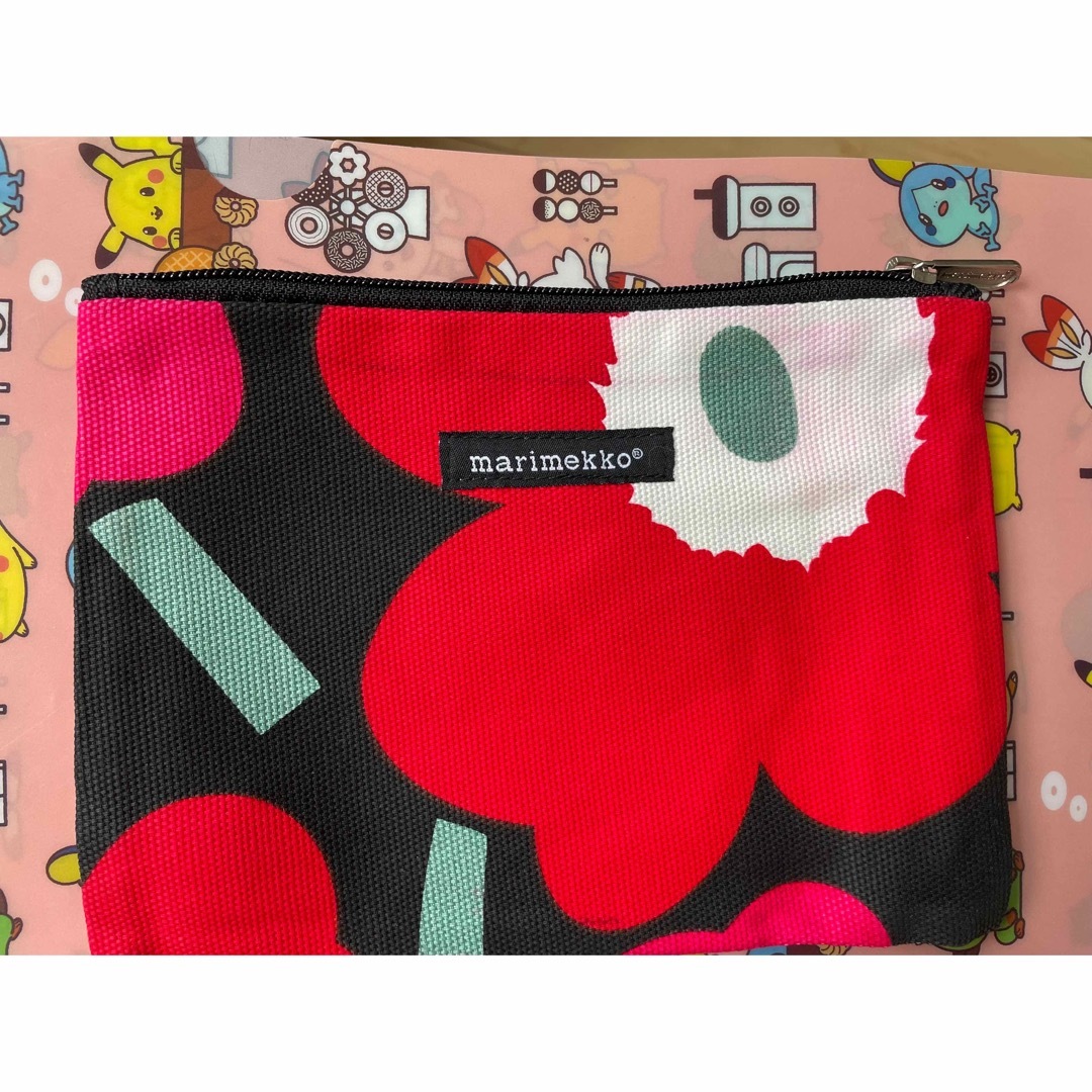 marimekko - 新品未使用 マリメッコのメイクポーチ marimekko赤