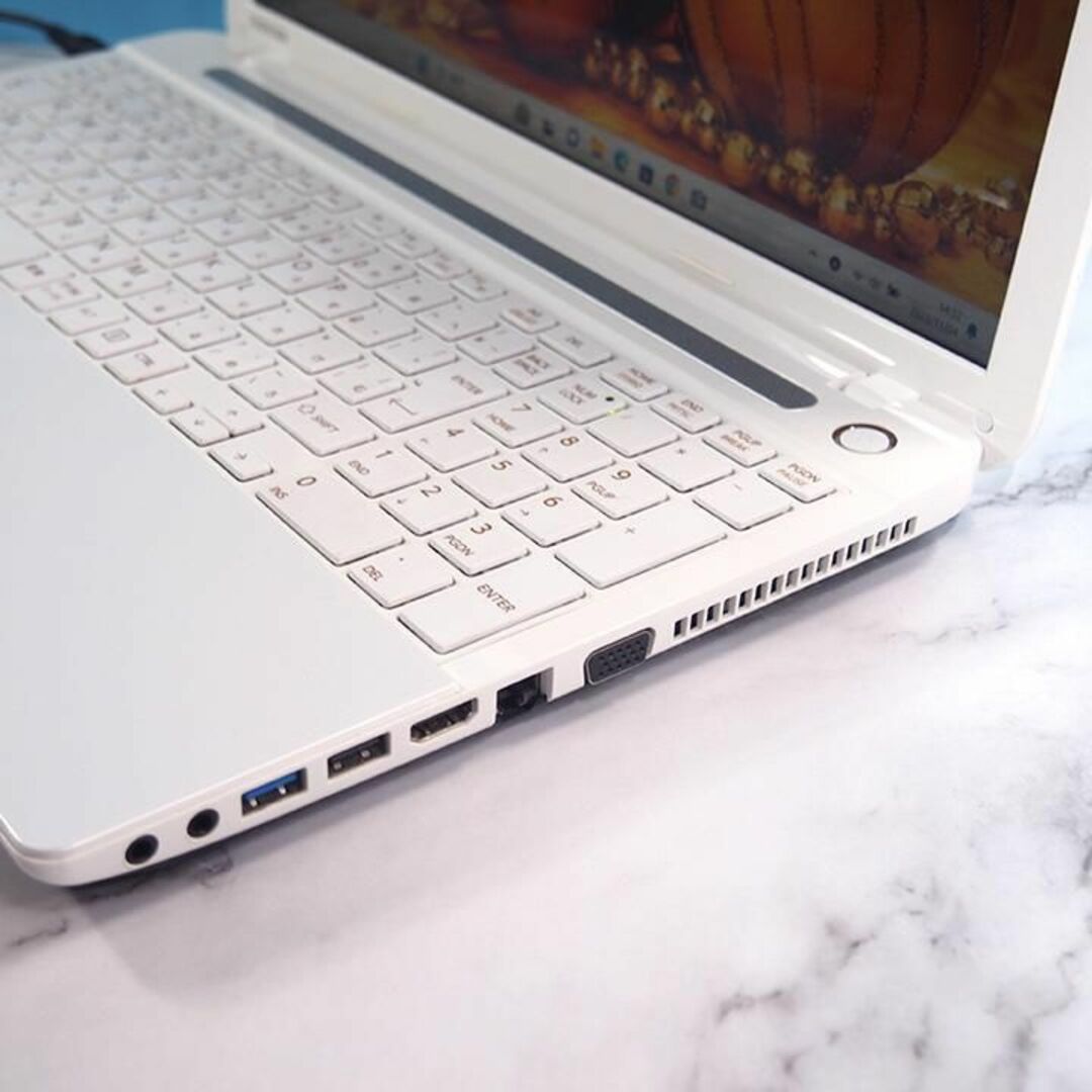 東芝 - 薄型&美品✨Core i7✨16GB✨SSD1TB✨カメラ付✨白ノート
