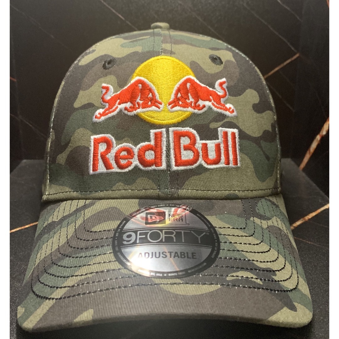 NEW ERA(ニューエラー)の【新品】刺繍多数RedBull レッドブル ニューエラ　キャップ　迷彩 メンズの帽子(キャップ)の商品写真