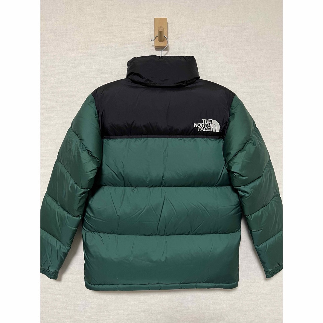 THE NORTH FACE(ザノースフェイス)の【新品】THE NORTH FACE ノースフェイス ヌプシ ダウン 緑×黒 S メンズのジャケット/アウター(ダウンジャケット)の商品写真