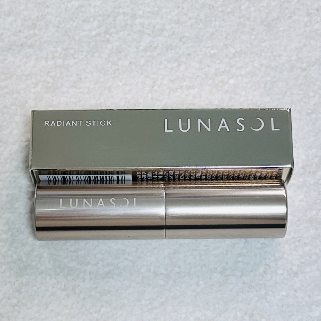 LUNASOL(ルナソル)のルナソル ラディアントスティック EX02 オパールグロウ 限定 5.2g コスメ/美容のベースメイク/化粧品(フェイスカラー)の商品写真