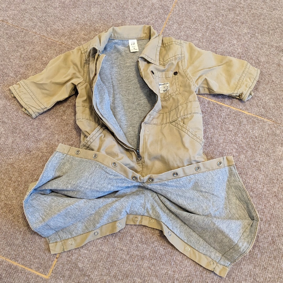 babyGAP(ベビーギャップ)のBABY GAP カバーオール 70 キッズ/ベビー/マタニティのベビー服(~85cm)(カバーオール)の商品写真