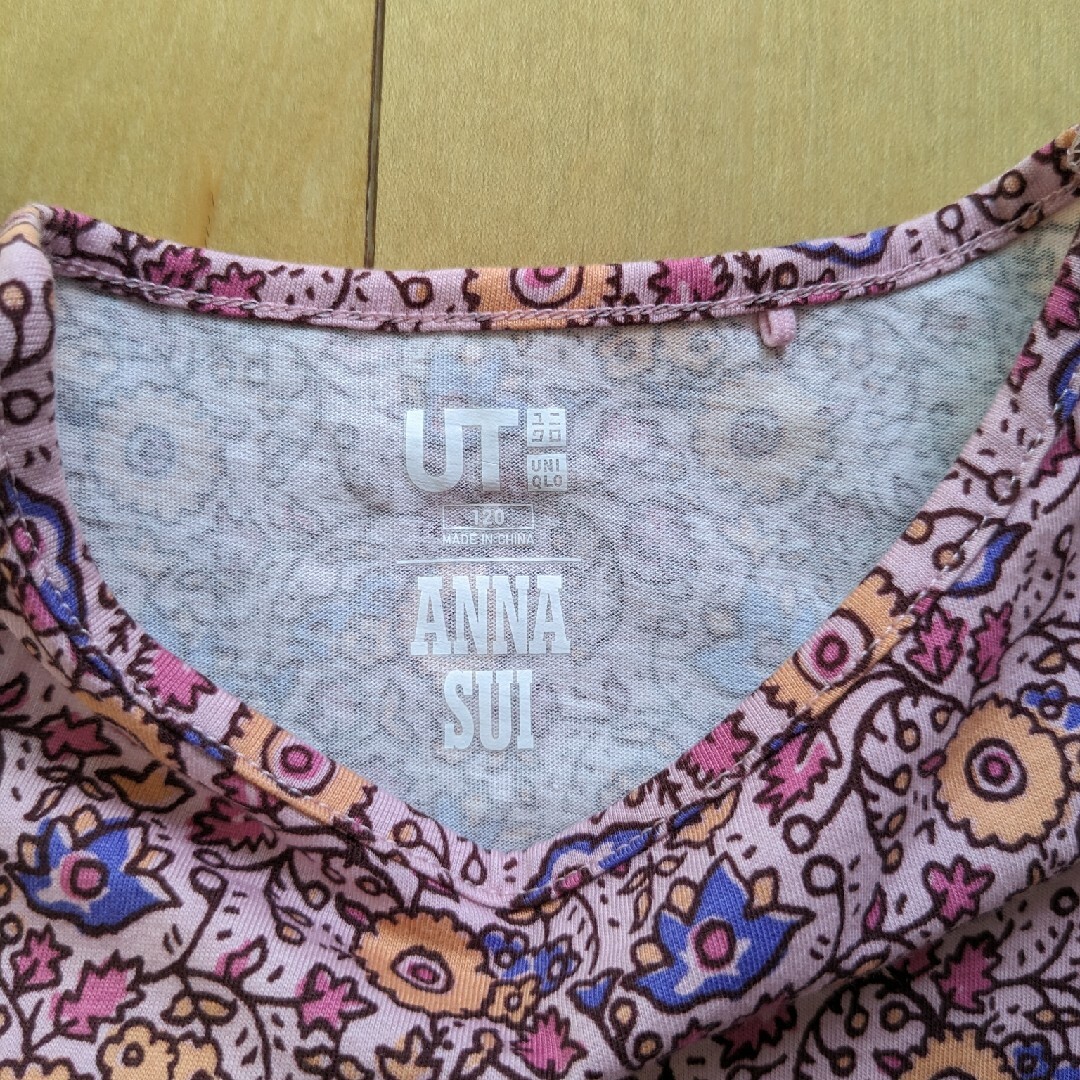 UNIQLO(ユニクロ)のユニクロ　UT　120サイズ キッズ/ベビー/マタニティのキッズ服女の子用(90cm~)(Tシャツ/カットソー)の商品写真