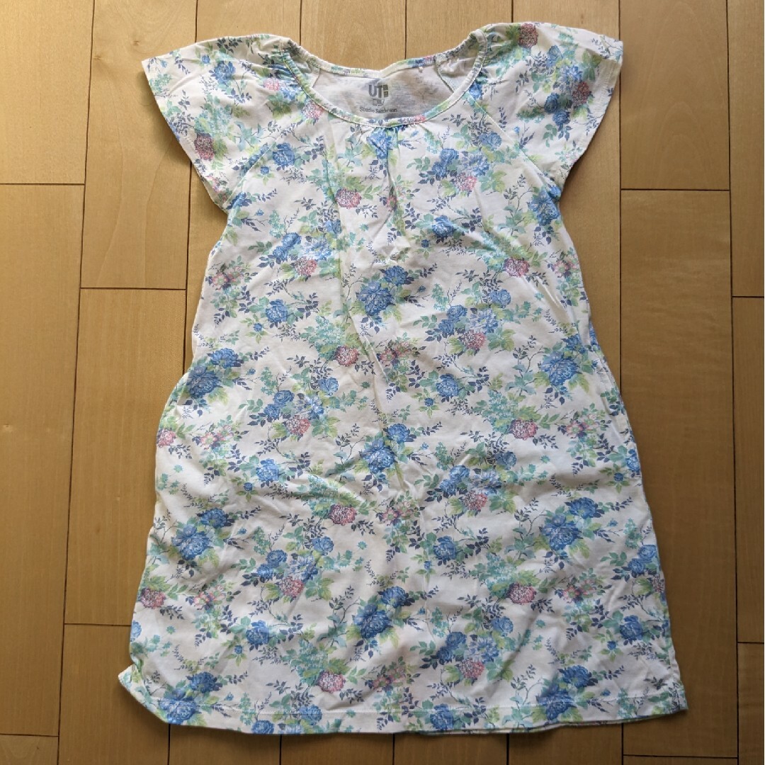 UNIQLO(ユニクロ)のユニクロ　UT　120サイズ キッズ/ベビー/マタニティのキッズ服女の子用(90cm~)(Tシャツ/カットソー)の商品写真