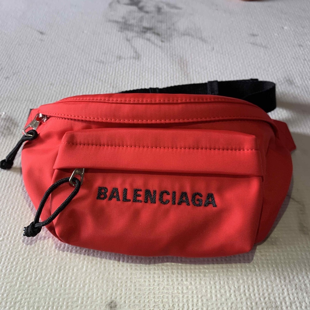 Balenciaga(バレンシアガ)の【新品未使用】Balenciaga ナイロン ウィール ボディバッグ レディースのバッグ(ボディバッグ/ウエストポーチ)の商品写真