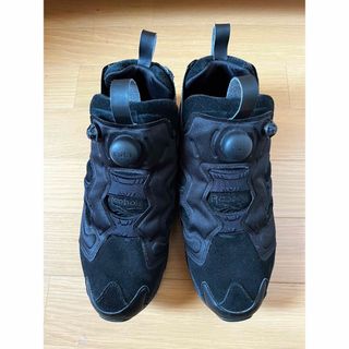 インスタポンプフューリー(INSTAPUMP FURY（Reebok）)の美品BEAUTY & YOUTH リーボック ポンプフューリー　トリプルブラック(スニーカー)