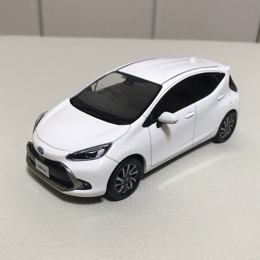 トヨタ - トヨタ アクア ミニカーの通販 by だだだ's shop トヨタ - トヨタ アクア ミニカーの通販 by だだだ's shop