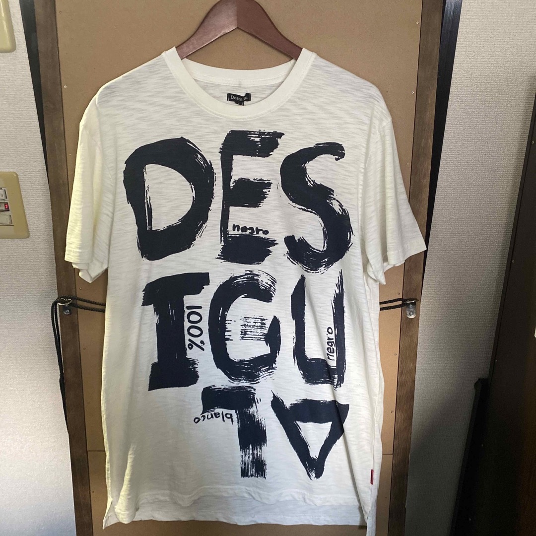 DESIGUAL(デシグアル)の【新品】Dsigual 手書き風 プリントTシャツ Lサイズ メンズのトップス(Tシャツ/カットソー(半袖/袖なし))の商品写真