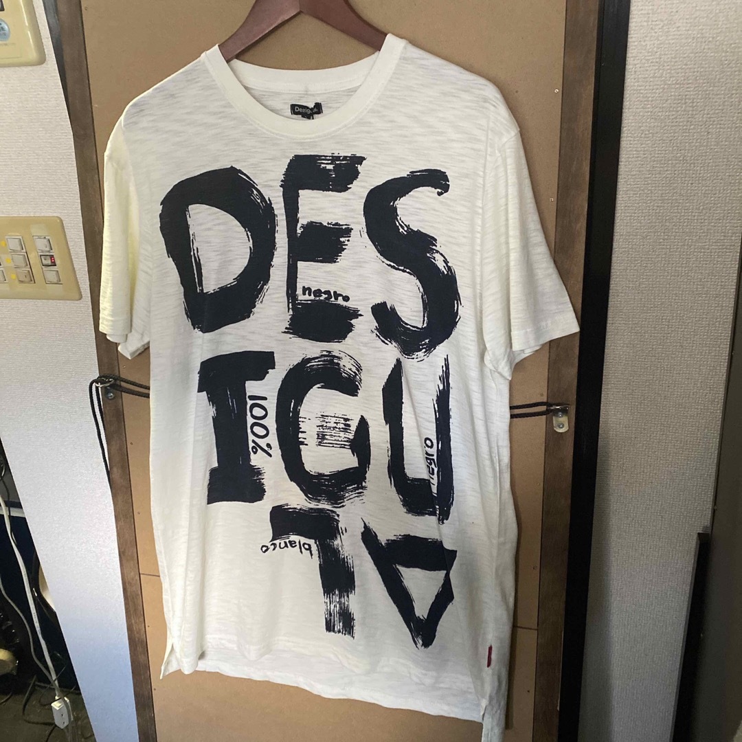 DESIGUAL(デシグアル)の【新品】Dsigual 手書き風 プリントTシャツ Lサイズ メンズのトップス(Tシャツ/カットソー(半袖/袖なし))の商品写真