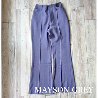 メイソングレイ(MAYSON GREY)のMAYSON GREY センターフレアパンツ　紫　1(カジュアルパンツ)