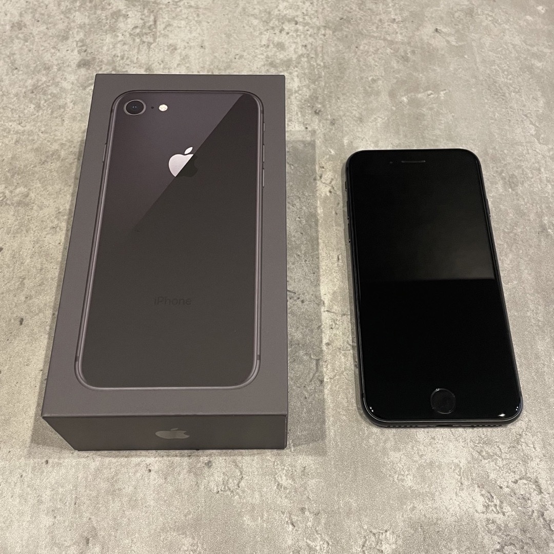 iPhone(アイフォーン)のiphone8 64GB スペースグレー スマホ/家電/カメラのスマートフォン/携帯電話(スマートフォン本体)の商品写真