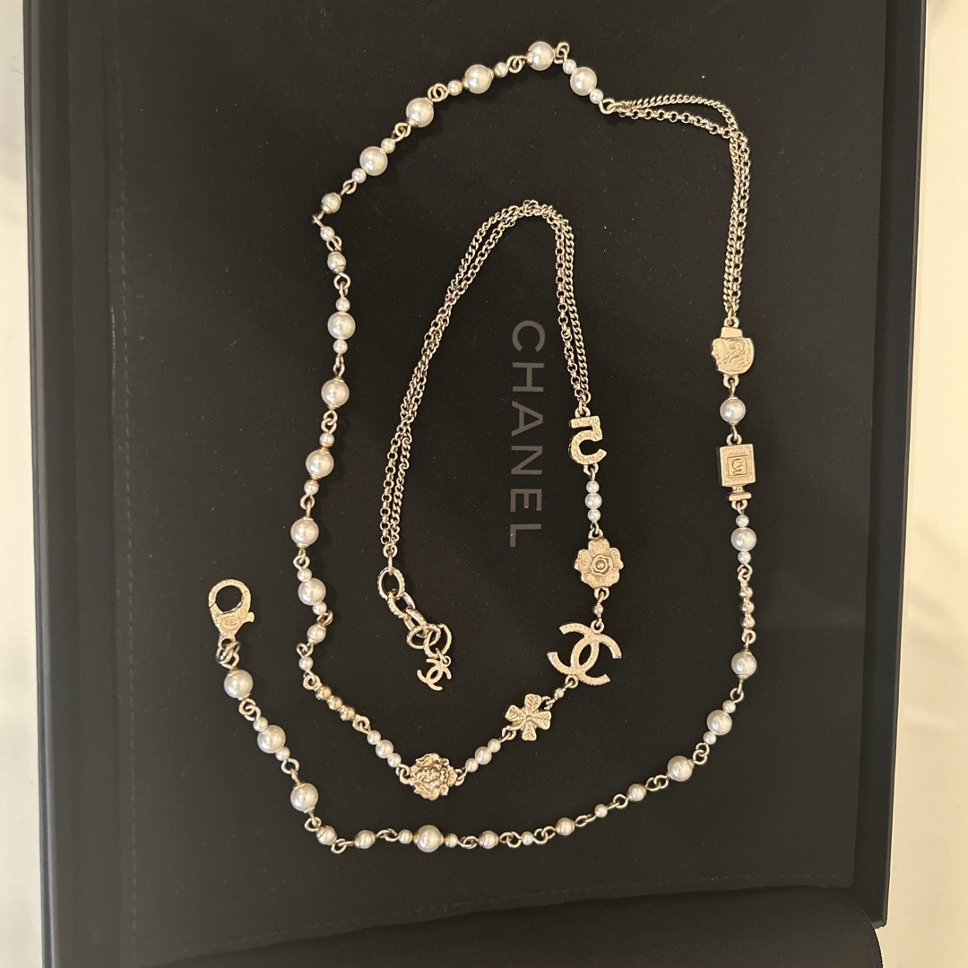 CHANEL(シャネル)のシャネル　ロングネックレス　　箱有り レディースのアクセサリー(ネックレス)の商品写真