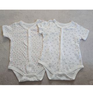 ニシマツヤ(西松屋)の【美品】前開きロンパース肌着2枚セット　小花柄&ねこ×リボン柄(肌着/下着)