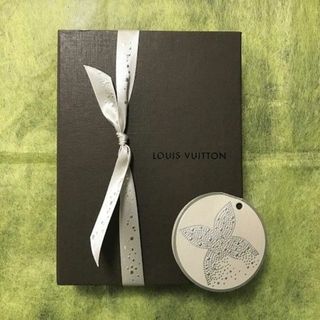 ルイヴィトン(LOUIS VUITTON)のルイ・ヴィトン　ボックス　空箱①　リボン付き(ノベルティグッズ)