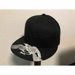 ヨウジヤマモトプールオム(Yohji Yamamoto POUR HOMME)のyohji yamamoto new era crow print(キャップ)