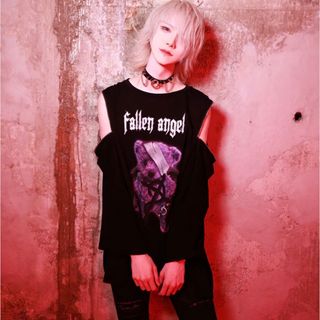 ミルクボーイ(MILKBOY)のFallen Angel ZIPプリントTシャツ Amilige(Tシャツ(半袖/袖なし))