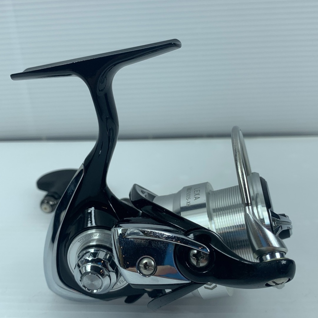 DAIWA(ダイワ)のττDAIWA ダイワ スピニングリール キズ有 程度C 19レグザ LT2500S-XH スポーツ/アウトドアのフィッシング(リール)の商品写真