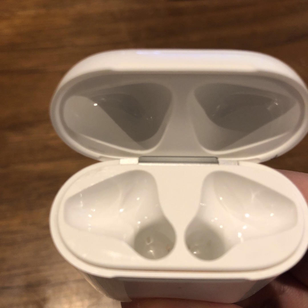 Apple(アップル)の【Apple】AirPods 第一世代 スマホ/家電/カメラのオーディオ機器(ヘッドフォン/イヤフォン)の商品写真