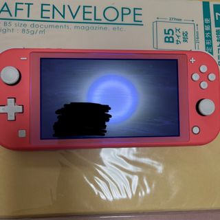 ニンテンドースイッチ(Nintendo Switch)の【最終値下げ】任天堂/ニンテンドースイッチLite 本体コーラル【中古】(家庭用ゲーム機本体)