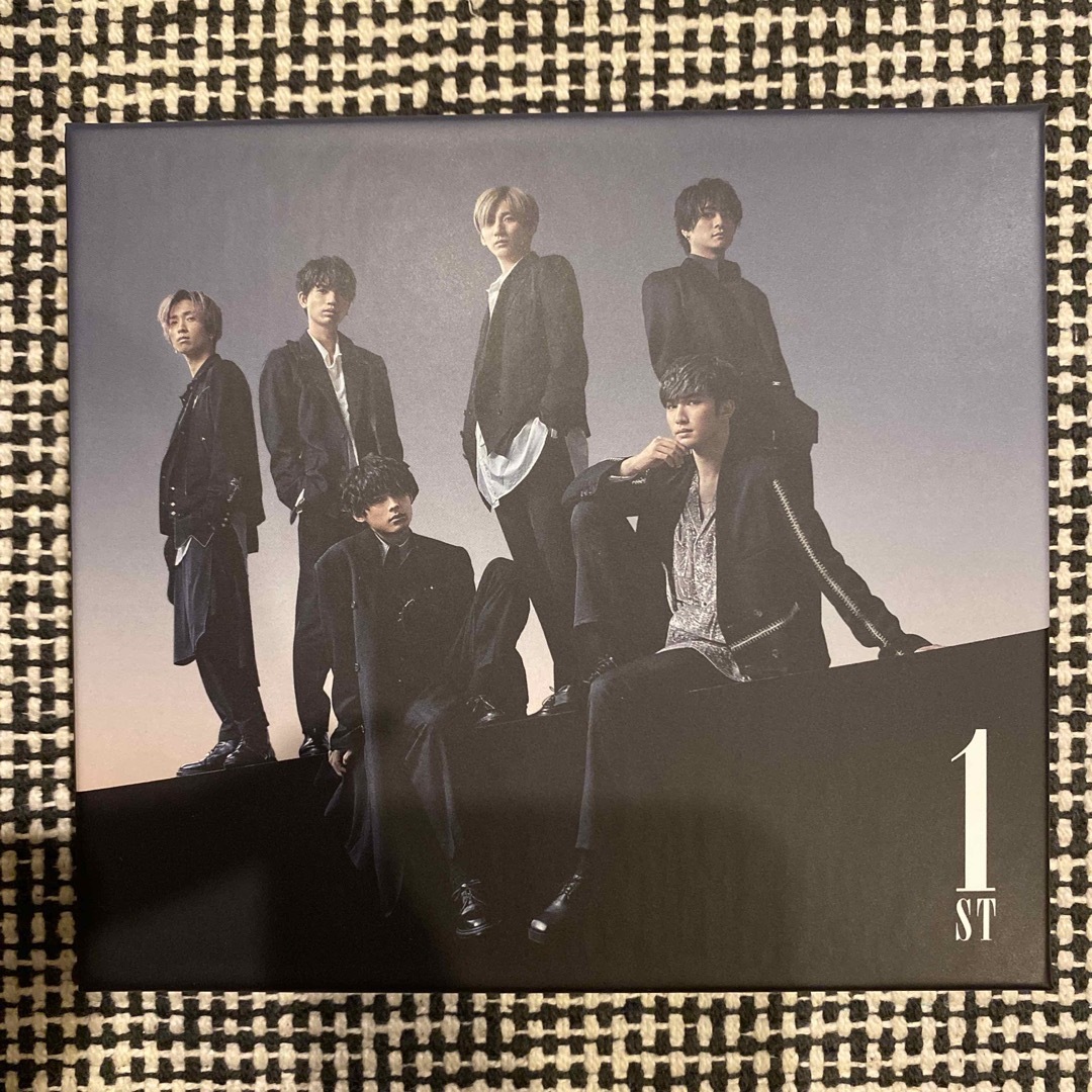 SixTONES(ストーンズ)の【SixTONES】1ST（初回盤A／原石盤） エンタメ/ホビーのCD(ポップス/ロック(邦楽))の商品写真