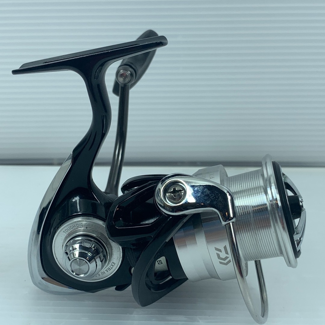 DAIWA(ダイワ)のττDAIWA ダイワ スピニングリール　程度B 19レグザ LT3000D-CXH スポーツ/アウトドアのフィッシング(リール)の商品写真