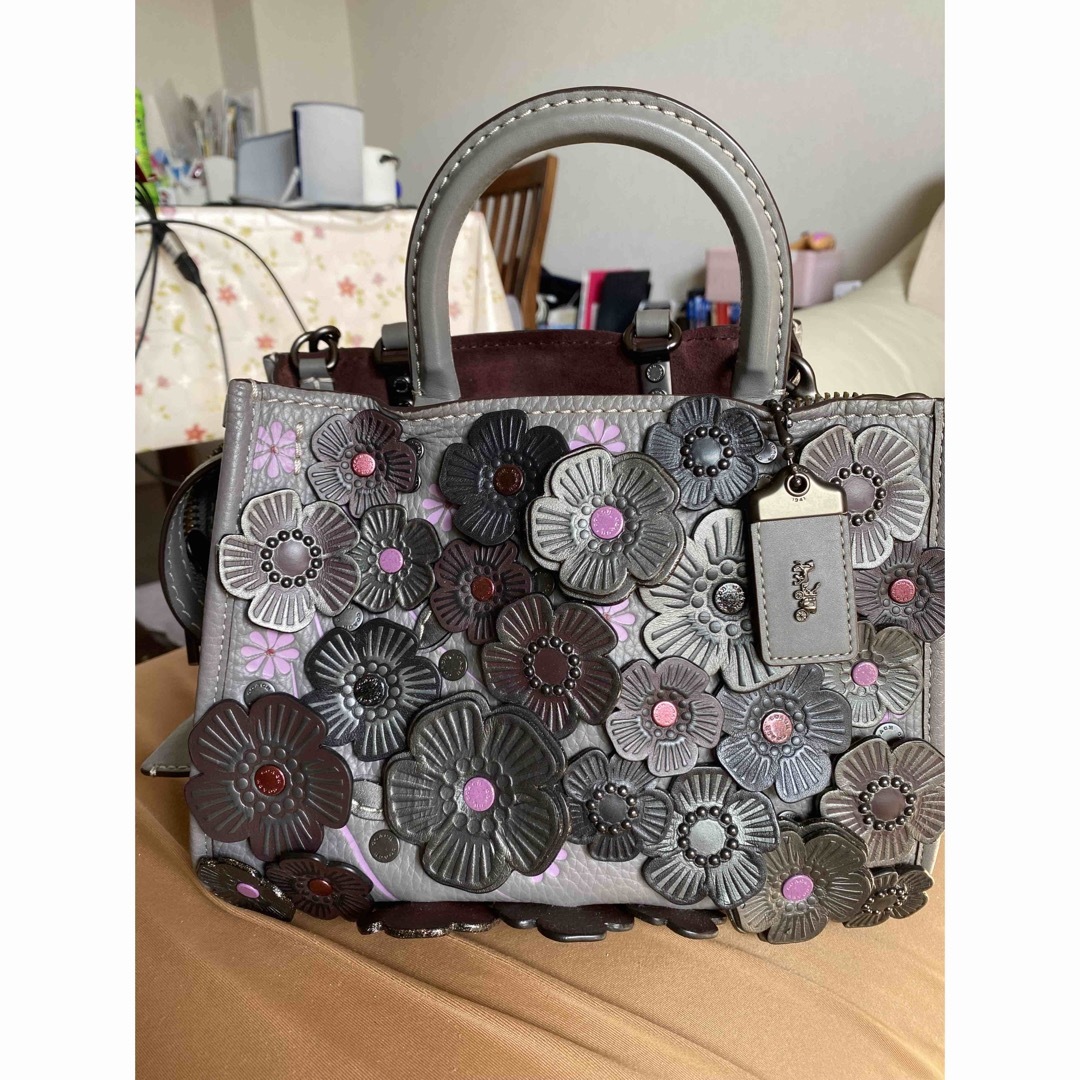 COACH - 【未使用に最終値下げ】coach 黒 ティーローズ ローグ25 COACH - 【未使用に最終値下げ】coach 黒 ティーローズ ローグ25