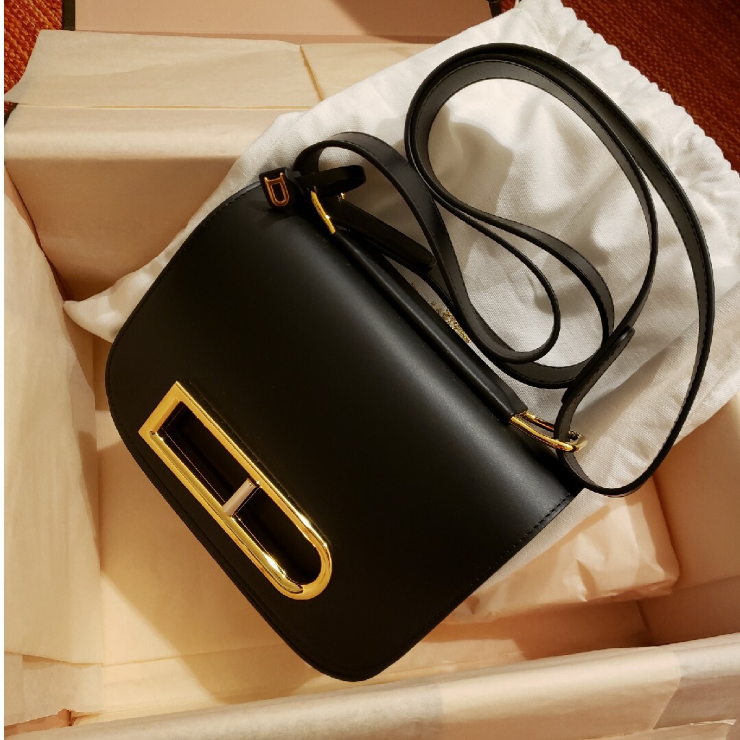 DELVAUX - DELVAUX Lingot デルヴォー ランゴー 黒 PMサイズの DELVAUX - DELVAUX Lingot デルヴォー ランゴー 黒 PMサイズの