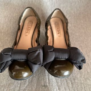 プラダ(PRADA)のPRADA エナメルリボンパンプス(ハイヒール/パンプス)