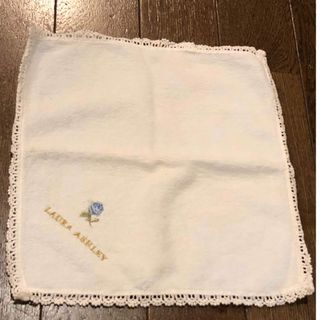 ローラアシュレイ(LAURA ASHLEY)の【送料込】LAURA ASHLEY ローラアシュレイ 刺繍 タオルハンカチ 水色(ハンカチ)