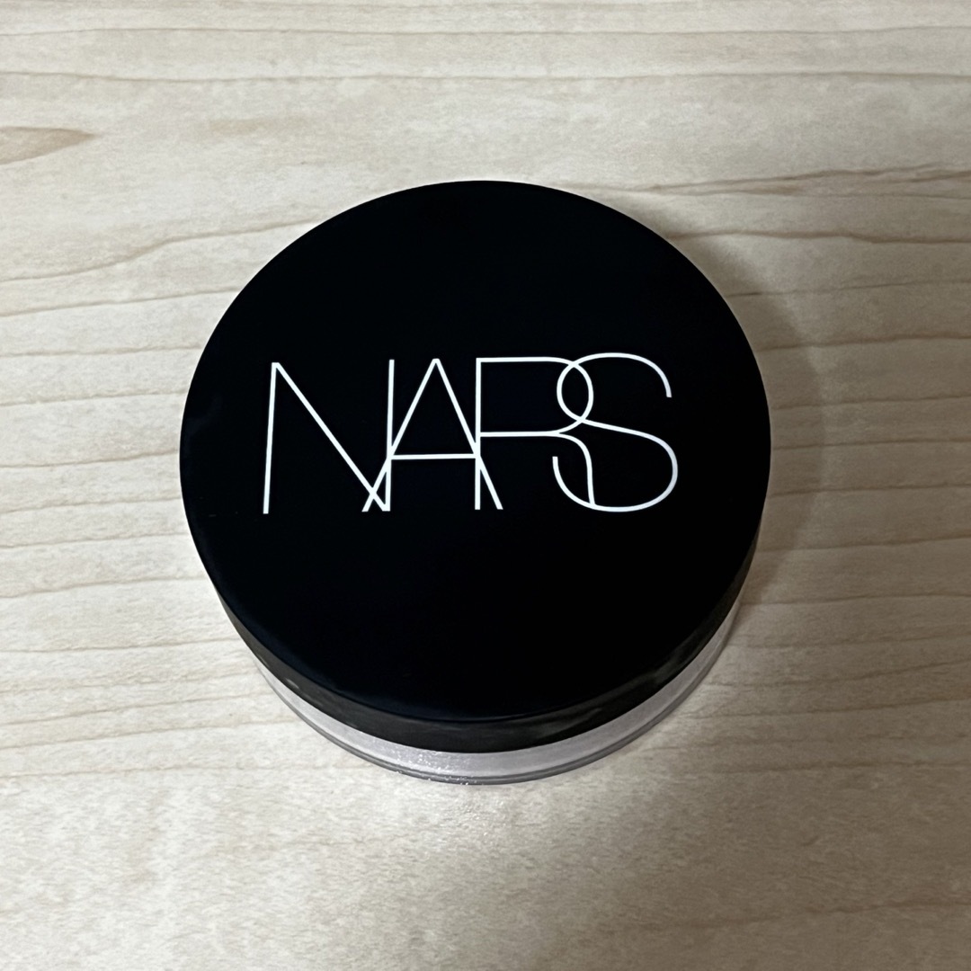 NARS(ナーズ)のNARS ライトリフレクティングセッティングパウダールースN コスメ/美容のベースメイク/化粧品(フェイスパウダー)の商品写真