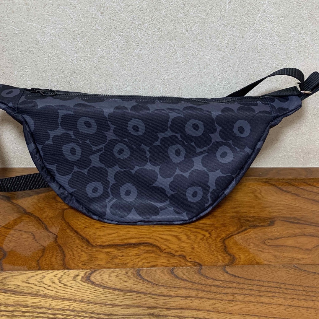 ハンドメイド マリメッコ柄ラウンドショルダーバック ブラックグレーの ...