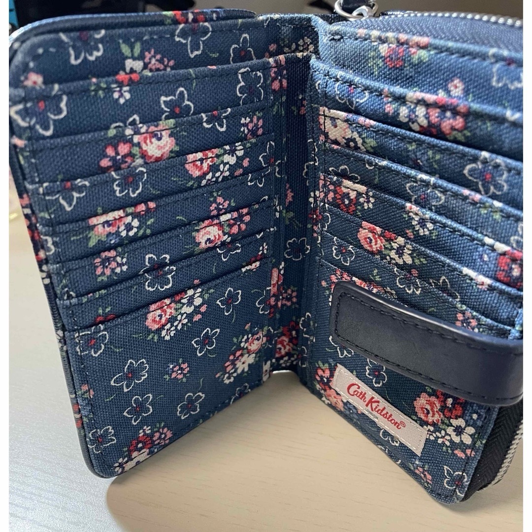 Cath Kidston(キャスキッドソン)のキャスキッドソン　CathKidston 折りたたみ財布　花柄 レディースのファッション小物(財布)の商品写真