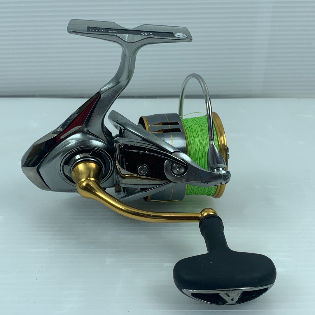 DAIWA(ダイワ)のττDAIWA ダイワ スピニングリール  キズ有 程度B 18フリームスLT 5000S-CXH 057060 スポーツ/アウトドアのフィッシング(リール)の商品写真