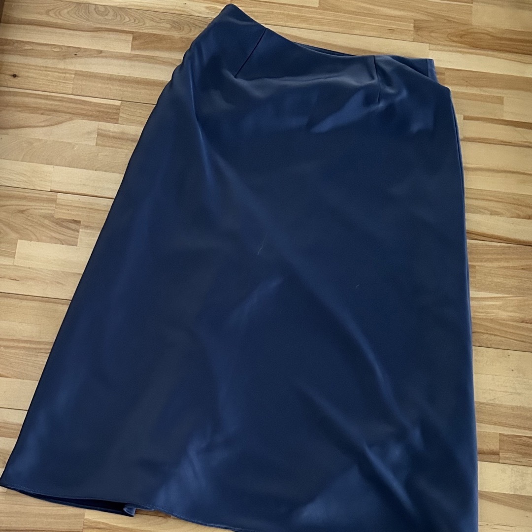 UNIQLO(ユニクロ)の美品　ユニクロのサテンライクスカート レディースのスカート(ひざ丈スカート)の商品写真