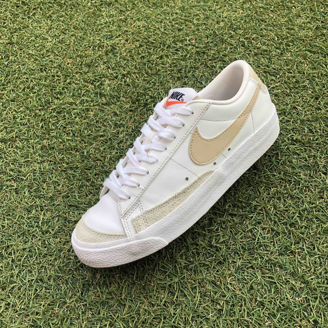 NIKE(ナイキ)の美品23 NIKE BLAZER LOW '77 ナイキ ブレザーHW285 レディースの靴/シューズ(スニーカー)の商品写真