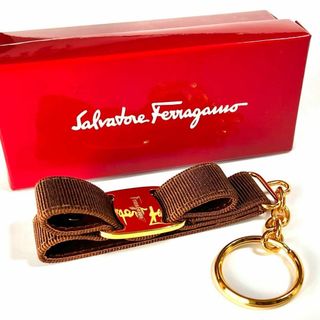 サルヴァトーレフェラガモ(Salvatore Ferragamo)の【特別価格】未使用美品❤︎Ferragamo Varaリボン キーホルダー(キーホルダー)