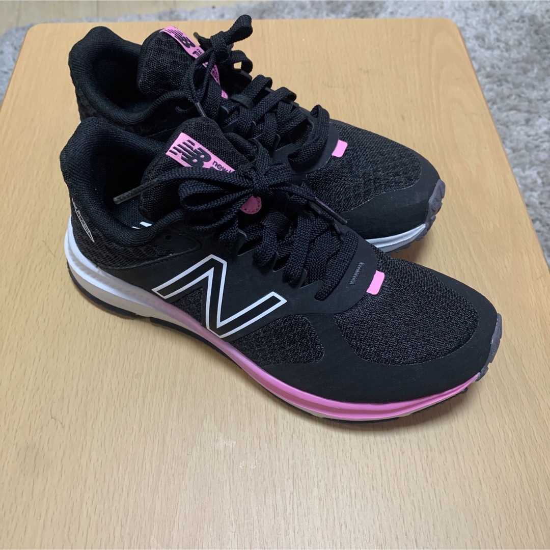 New Balance(ニューバランス)の【新品試し履きのみ】スニーカー24.5cmフラッシュウィメンズモデル レディースの靴/シューズ(スニーカー)の商品写真