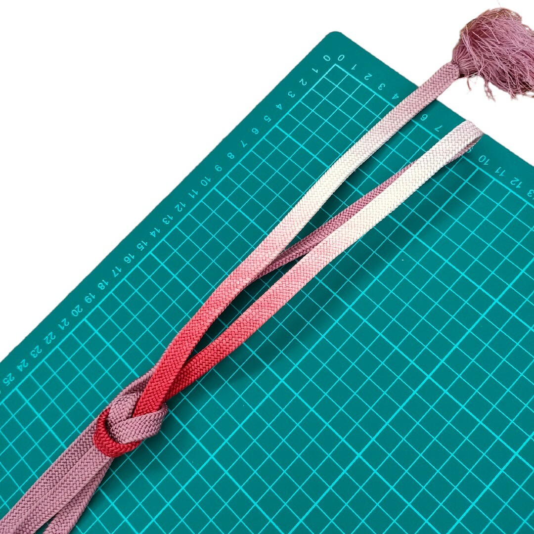 帯締め平組ラズベリーカラー紫みのピンクや赤のグラデーション普段着カジュアル正絹 レディースの水着/浴衣(和装小物)の商品写真