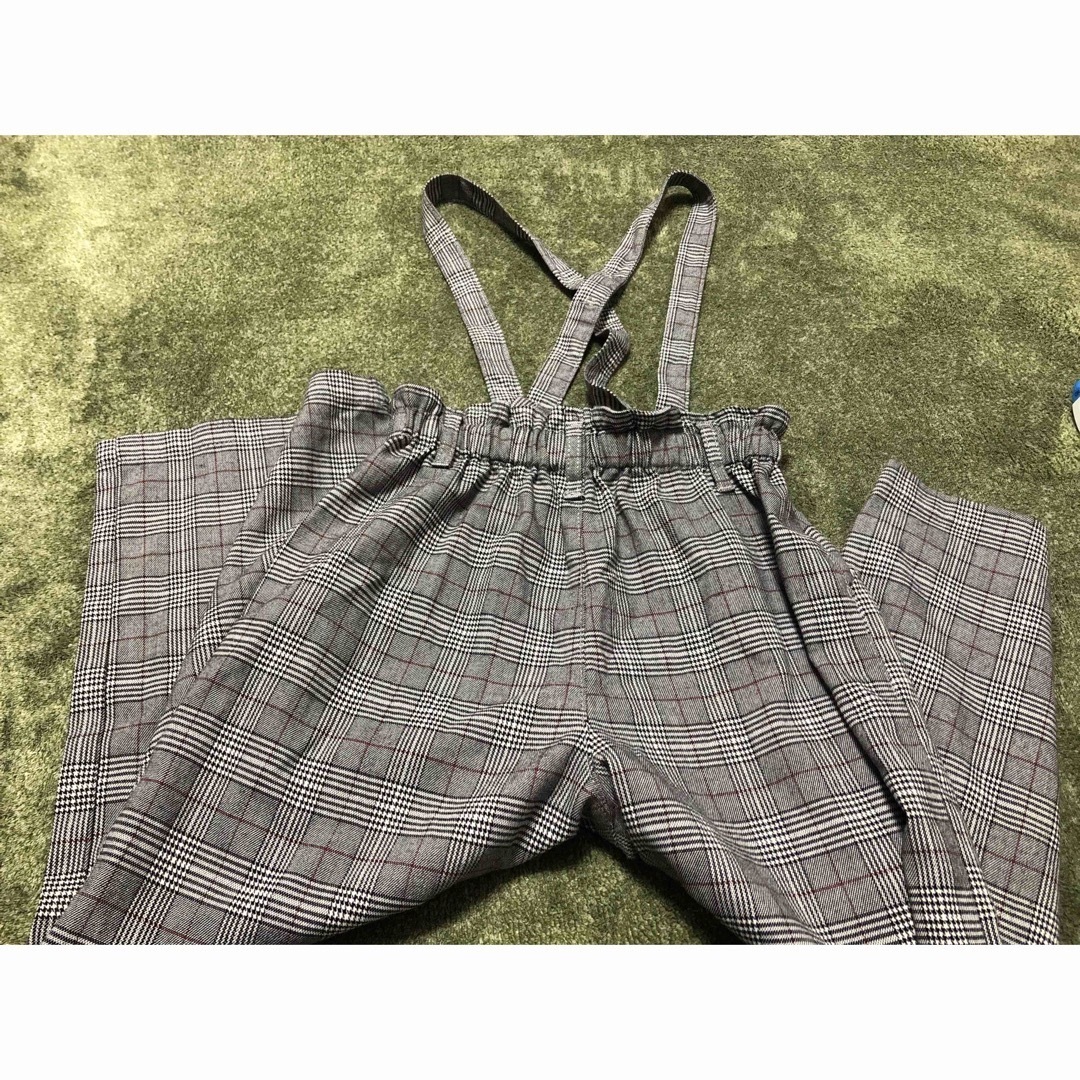 ズボン　肩紐付き　150 キッズ/ベビー/マタニティのキッズ服女の子用(90cm~)(パンツ/スパッツ)の商品写真