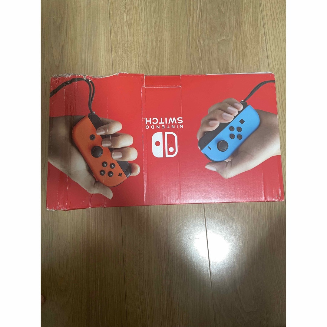 Nintendo Switch(ニンテンドースイッチ)の【中古】Nintendo Switch ネオンレッド&ブルー エンタメ/ホビーのゲームソフト/ゲーム機本体(家庭用ゲーム機本体)の商品写真