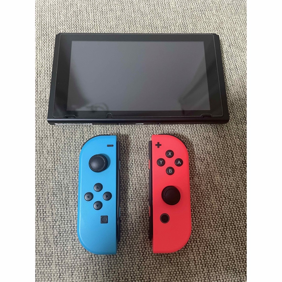 Nintendo Switch(ニンテンドースイッチ)の【中古】Nintendo Switch ネオンレッド&ブルー エンタメ/ホビーのゲームソフト/ゲーム機本体(家庭用ゲーム機本体)の商品写真