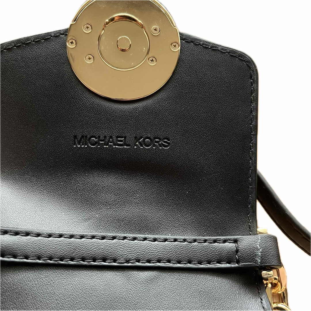 Michael Kors(マイケルコース)の【新品】マイケルコース クロスボディ ショルダーバッグ フォンポーチ 黒 レディースのバッグ(ショルダーバッグ)の商品写真