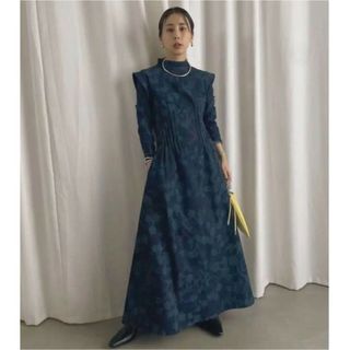 アメリヴィンテージ(Ameri VINTAGE)のAmeri KEILY FLOWER DENIM DRESS ワンピース(ロングワンピース/マキシワンピース)