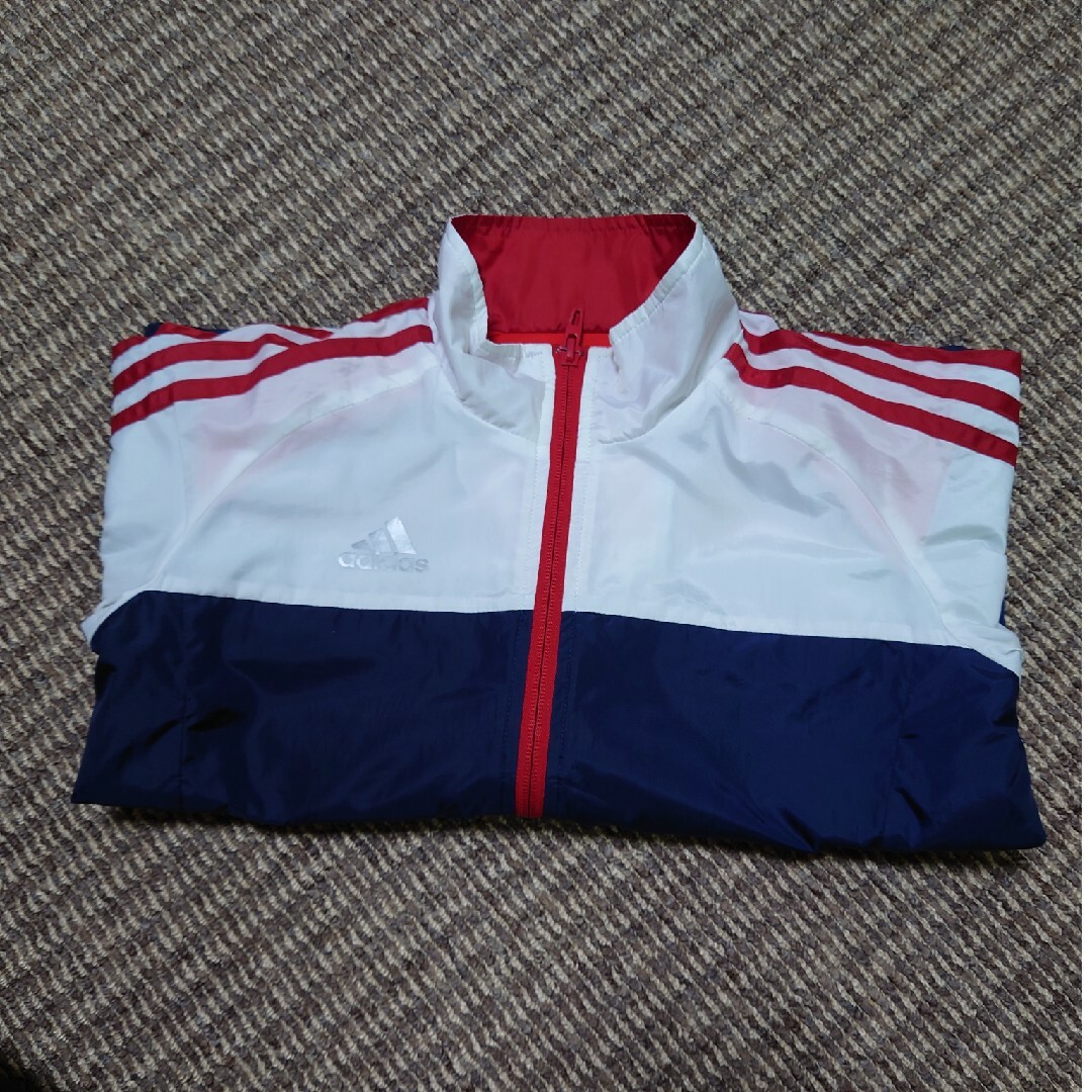 adidas(アディダス)のadidas　アウター キッズ/ベビー/マタニティのキッズ服男の子用(90cm~)(ジャケット/上着)の商品写真