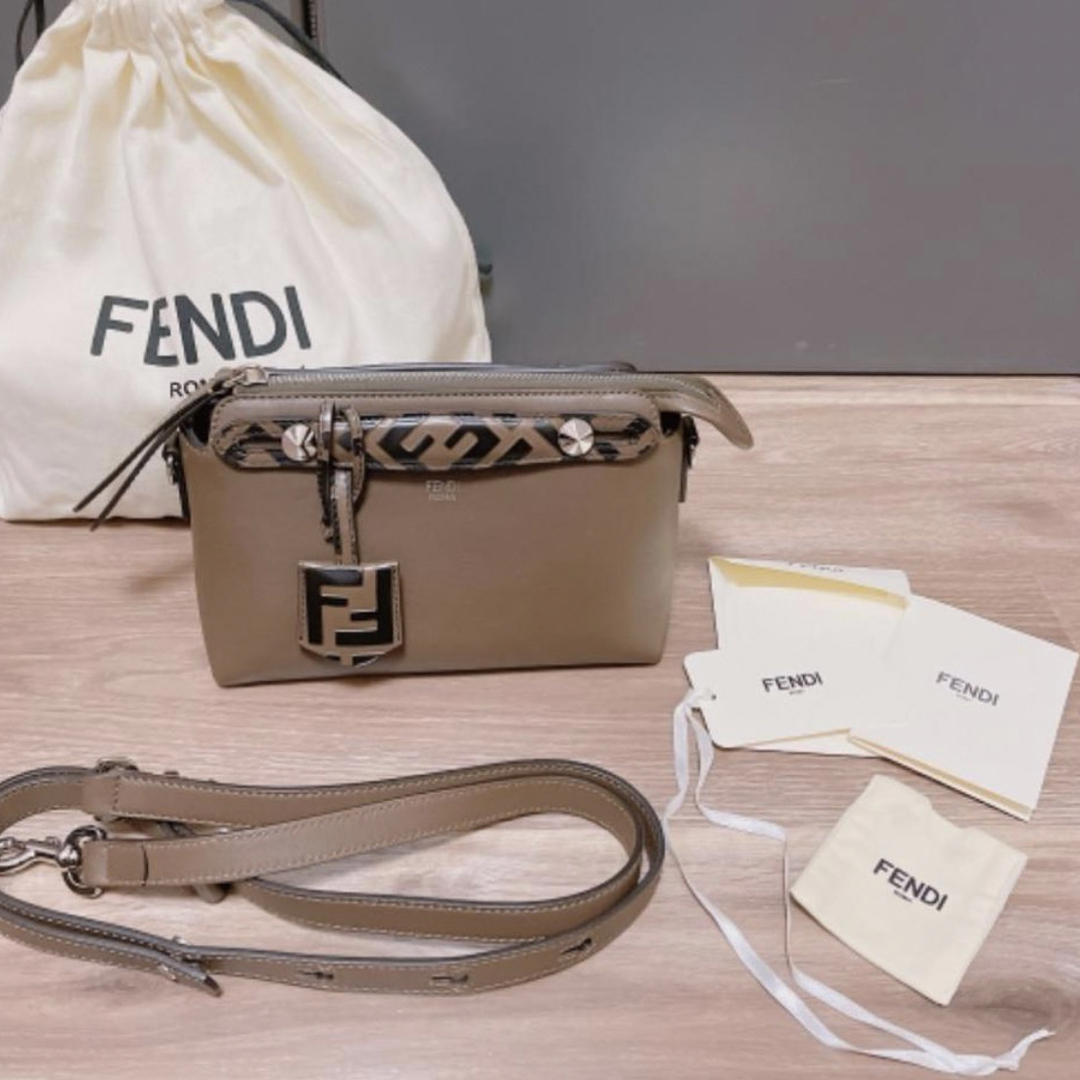 FENDI(フェンディ)のFENDI バイザウェイ ブラウン レディースのバッグ(ショルダーバッグ)の商品写真