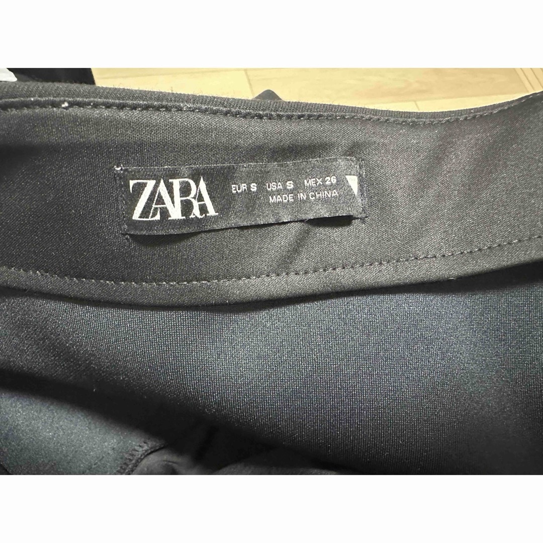 ZARA(ザラ)のzara 台形　ミニスカート　黒　【S】 レディースのスカート(ミニスカート)の商品写真